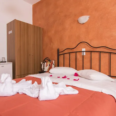 Voula Perissa (Santorini)