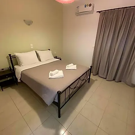 Voula 4* Perissa (Santorini)