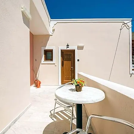 Voula 4* Perissa (Santorini)