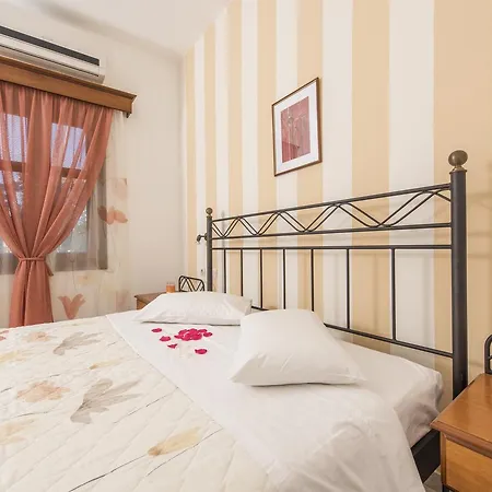 Voula Aparthotel 4*