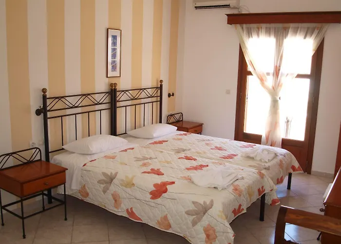 Voula Perissa (Santorini)