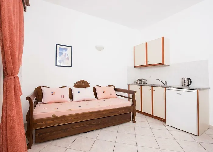 Voula Aparthotel Perissa (Santorini)