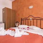 Voula Περίσσα