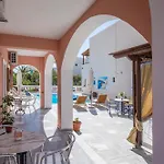 Ξενοδοχείο με διαμερίσματα Voula 4*